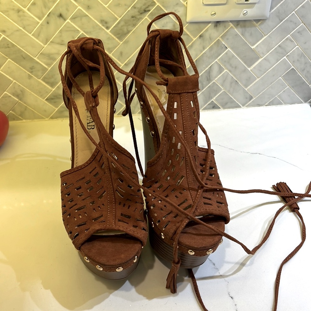 JustFab heals. Brown size 5.5